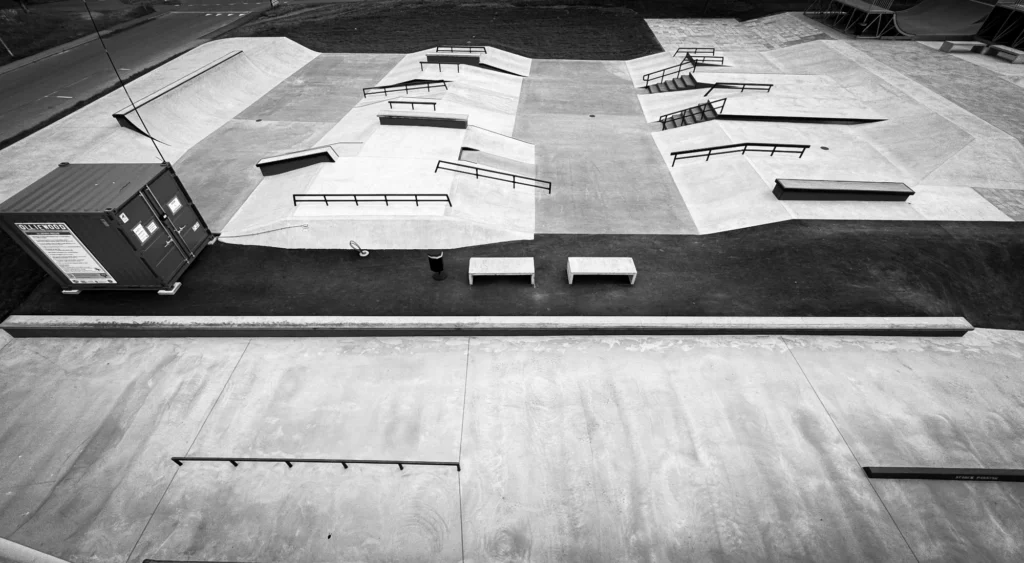 Gatan och street, Olliewood skatepark i Jönköping 2026.